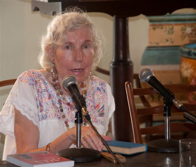 “Nadie que haya vivido en Santiago, y mucho más si esta ciudad prodigiosa le sirvió de cuna y guía en sus primeros pasos, puede olvidarla.expresó Nancy Ferrándiz durante la presentación. / Foto Alexis Rodríguez