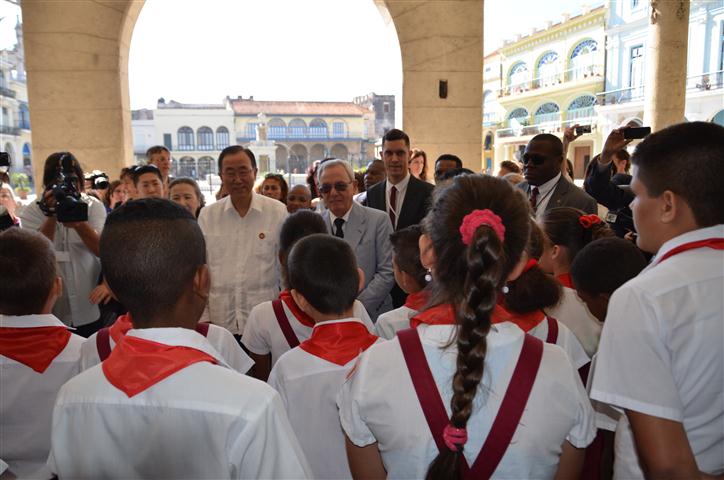 Espacios asociados con la educación de niños y adolescentes en la Plaza Vieja, potenciados por la Oficina del Historiador, fueron también motivo del interés del Secretario General de Naciones Unidas