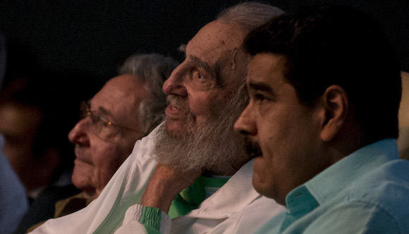 Fidel junto a Raúl y Maduro. Foto: Ismael Francisco/ Cubadebate